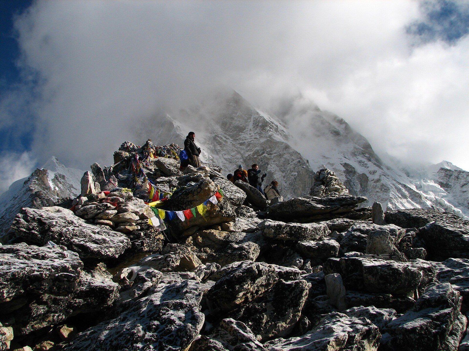 Travellers gathered on Kala Patthar